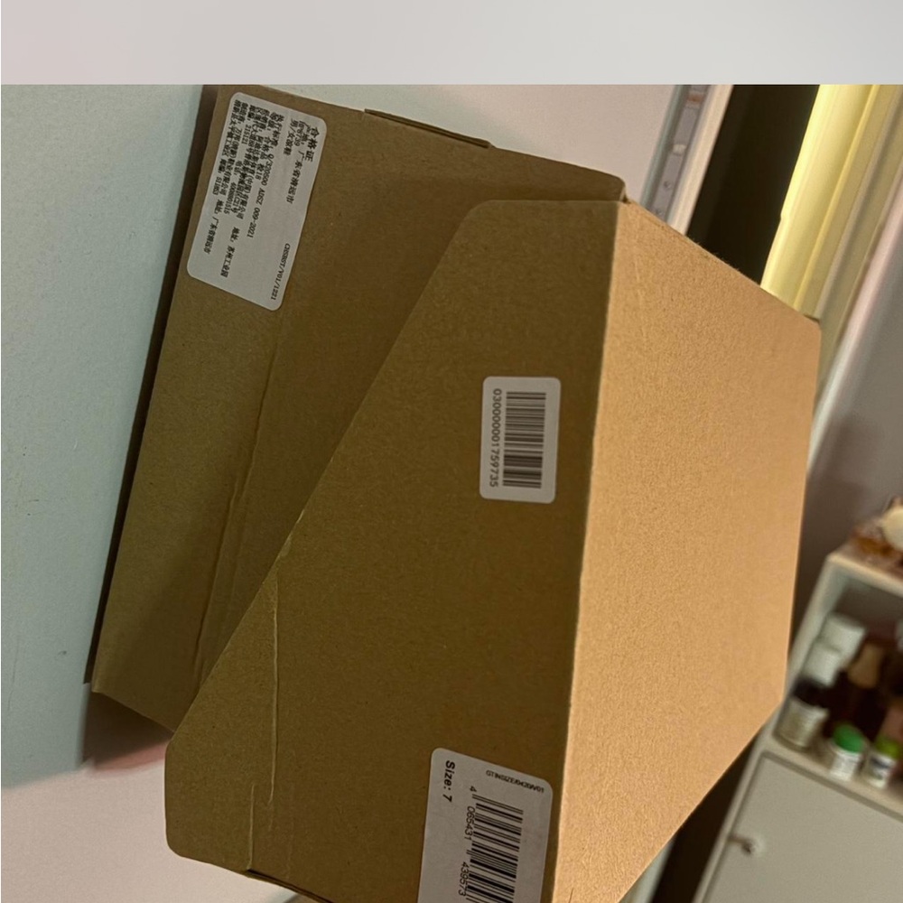 Adidas YZY Foam RNR Box - Picture 6 of 6